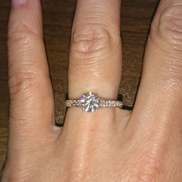 【Only You(オンリーユー)の口コミ】 婚約指輪という事で、ダイヤモンドの大きさと品質には拘りたく、尚且つ華…