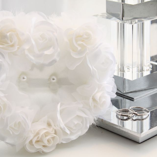 【アイプリモ(I-PRIMO)の口コミ】 指がスラっとして見えるウェーブラインに、キラっと輝きを添える3粒のメレ…