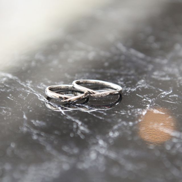 【アイプリモ(I-PRIMO)の口コミ】 指がスラっとして見えるウェーブラインに、キラっと輝きを添える3粒のメレ…