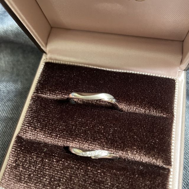 【アイプリモ(I-PRIMO)の口コミ】 指輪のデザインについては、単純な形状ではなく、艶消しの部分が斜めに入…