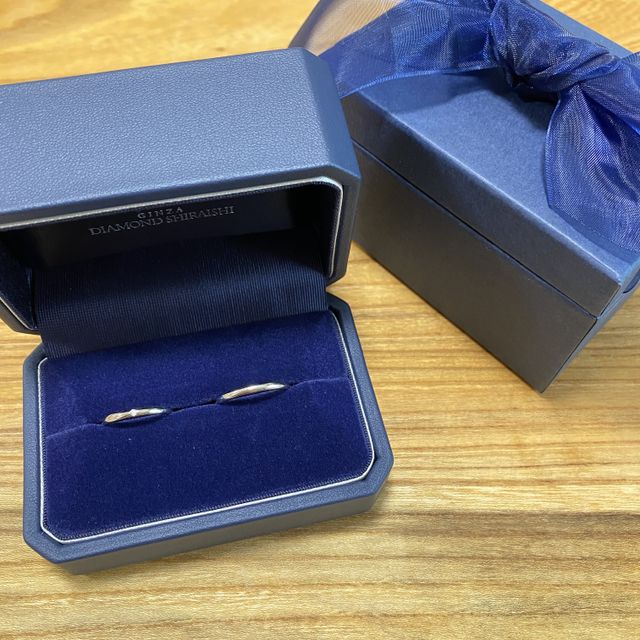 【銀座ダイヤモンドシライシの口コミ】 着け心地と、着けた時の指の綺麗さです。

当日他社も含めて3店舗まわった…