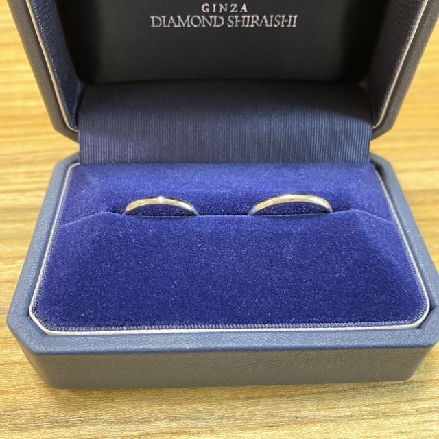 【銀座ダイヤモンドシライシの口コミ】 着け心地と、着けた時の指の綺麗さです。

当日他社も含めて3店舗まわった…