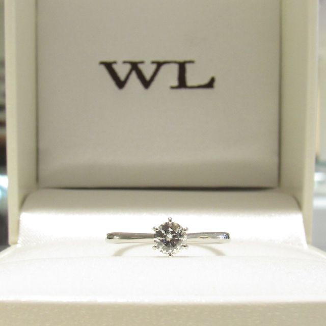 【輪-RIN-の口コミ】 タイプの違う指輪を色々試着しつつ悩みましたが、石との相性なども考え、…