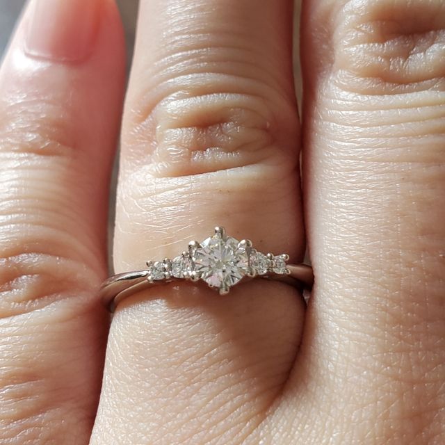 【アイプリモ(I-PRIMO)の口コミ】 もともと一粒タイプのもより、メレダイヤつきの物が良いと思って探してい…