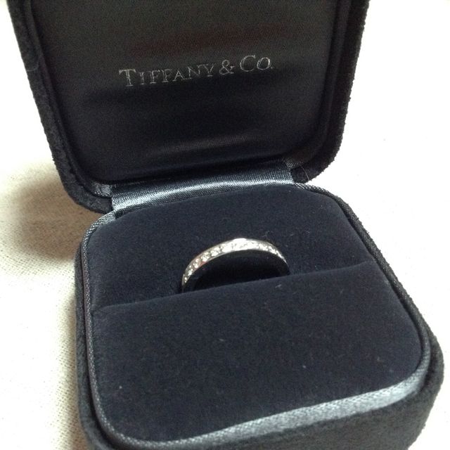 【ティファニー(Tiffany & Co.)の口コミ】 婚約指輪は良いものをと思い、最初から定番のティファニー一択でした。デ…