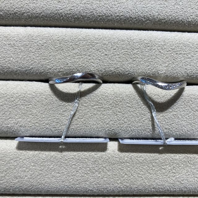 【TRECENTI(トレセンテ)の口コミ】 デザインはシンプルで長く使える指輪だなと感じました。指輪を試着してみ…