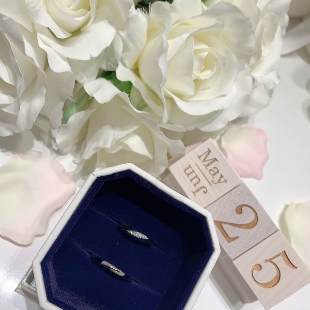 【4℃ BRIDAL(ヨンドシーブライダル)の口コミ】 (デザイン)ストレート。(素材)プラチナ950。(価格)ペアで15万円ほど。
接…