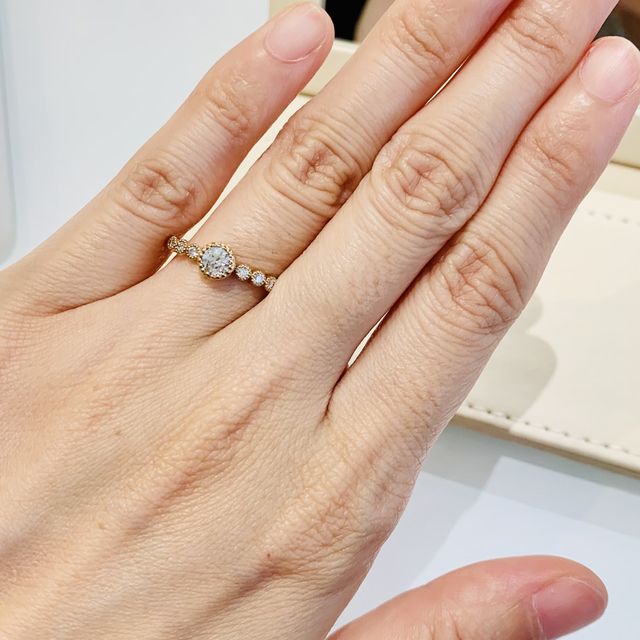 【CHER LUV(シェールラブ)の口コミ】 アンティーク調でデザイン性が高く、めちゃくちゃ可愛い指輪でした。
一般…