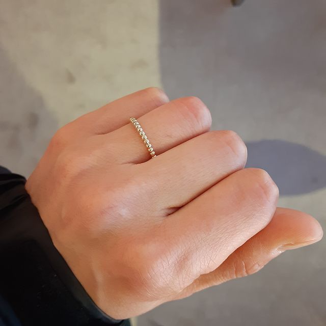 【ヴァン クリーフ＆アーペル(Van Cleef & Arpels)の口コミ】 結婚指輪っぽくなく普段使い出来る結婚指輪をさがしていたので、自分の要…
