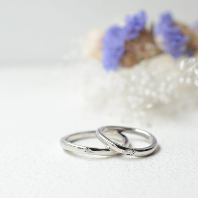 【CRAFY(クラフィ)の口コミ】 素材はツヤのあるデザイン。
色はかなり迷いましたが、王道なプラチナシル…