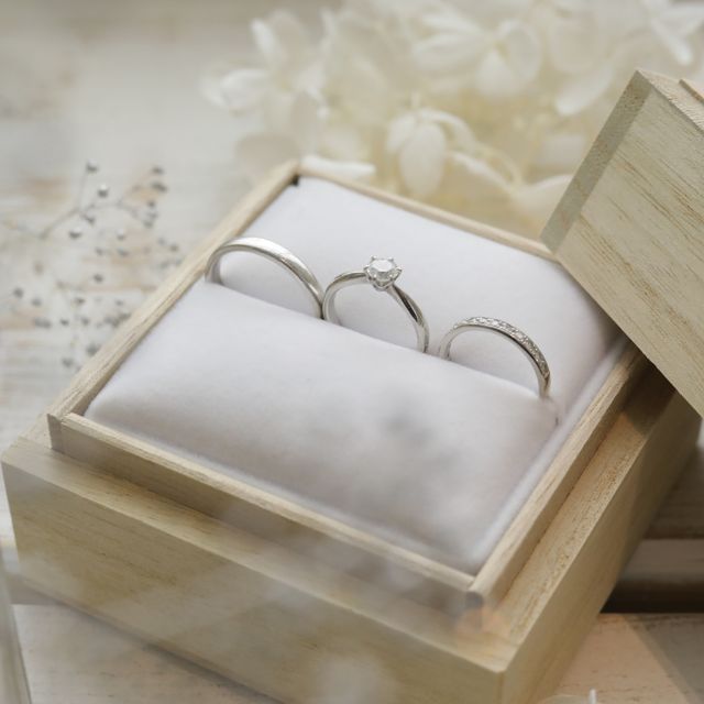 【宝寿堂(ほうじゅどう)の口コミ】 まず、石が大きい！派手好きなわたしにはぴったりの指輪を、宝寿堂さんで…