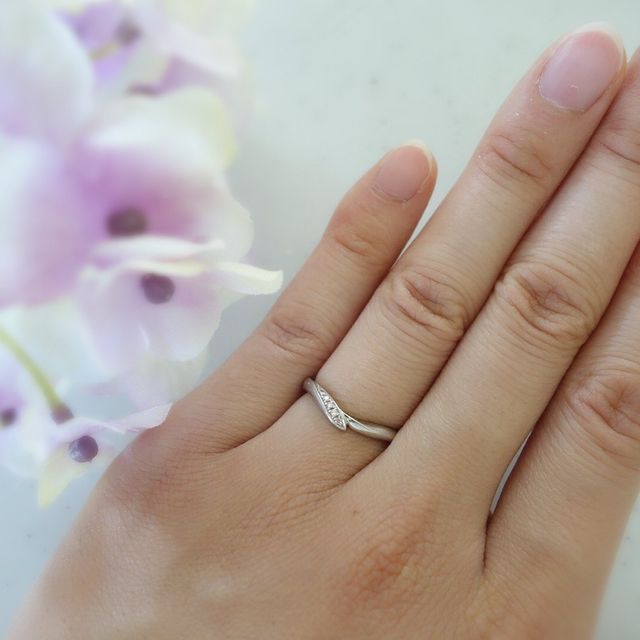 【俄(にわか)の口コミ】 ピンク色が好きな私にとって一目惚れした作品でした。ピンクダイヤが使わ…