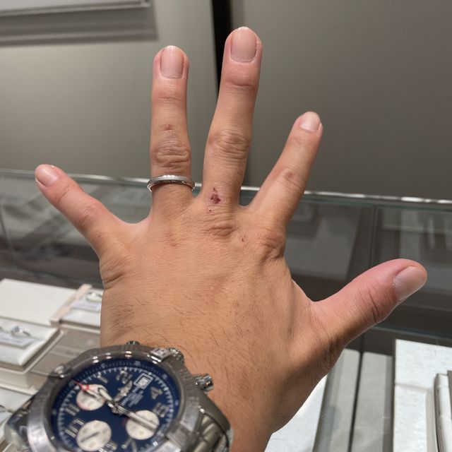 【アイプリモ(I-PRIMO)の口コミ】 デザインがとても良く、無骨な感じがGOODで決めました!マッドの部分とそう…