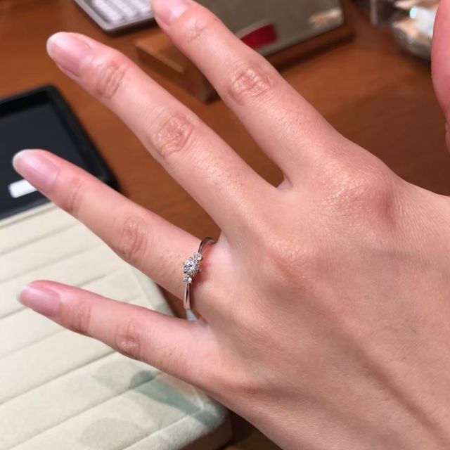 【TRECENTI(トレセンテ)の口コミ】 上品でかわいらしいデザインでした。リングの内側部分に丸みを持たせる「…