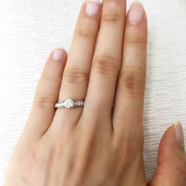 【カルティエ(Cartier)の口コミ】 色々なタイプを検討していましたが、実際に見るとオーソドックスな立て爪…