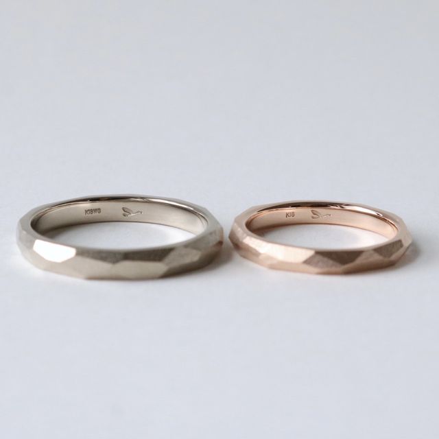 【鶴(mikoto)の口コミ】 指輪のデザイン自体は似ていますが旦那と色味を変えることでお互いにオリ…