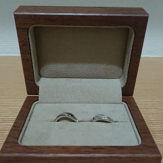 【入倉康ジュエリー工房の口コミ】 二人共に気に入った落ち着いたデザインがポイントでした。妻のリングには…