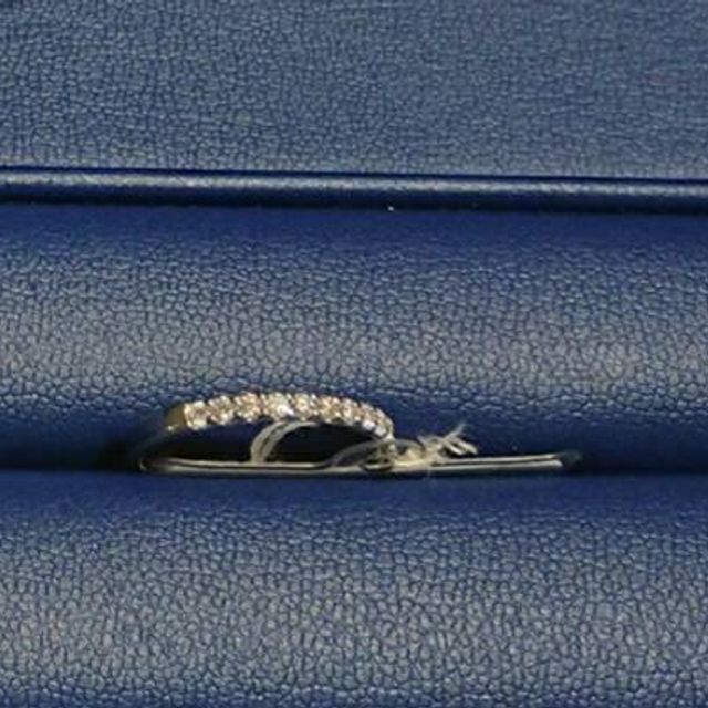 【銀座ダイヤモンドシライシの口コミ】 婚約指輪がシンプルなデザインのものだったので、結婚指輪は少し存在感の…