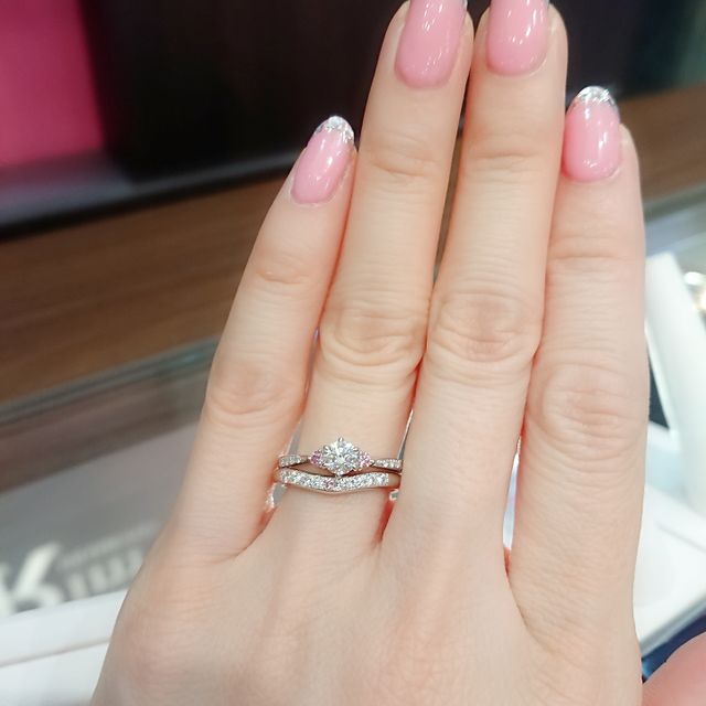 【Ginza Rim(銀座リム)の口コミ】 少し変わったデザインのリングがいいかなぁと思い、ピンクダイヤモンド入…