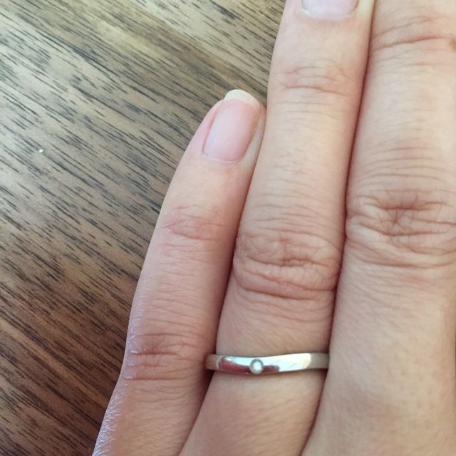 【カルティエ(Cartier)の口コミ】 指輪の形状が緩やかなカーブがあるので、女性らしさと指のスマートさを演…