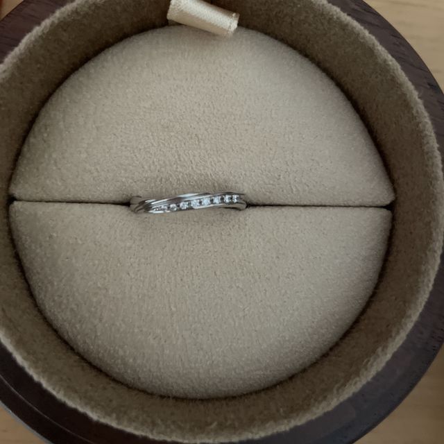 【COLANY(コラニー)の口コミ】 指輪のデザインをいくつか試着させてもらいましたが、第一印象でかわいい…