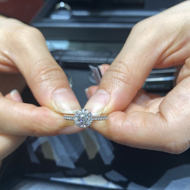 【ラザール ダイヤモンド(LAZARE DIAMOND)の口コミ】 当初、今夜指輪と言えば王道のソリテール！と思っていました。現にネット…