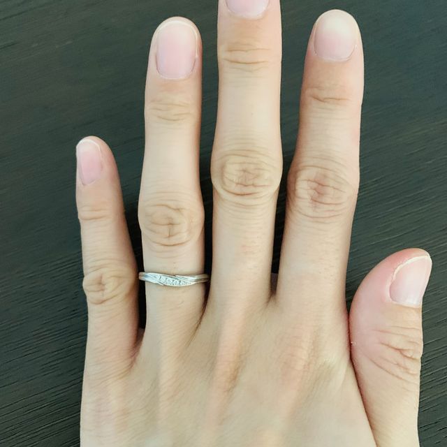 【銀座ダイヤモンドシライシの口コミ】 普段から指輪をつけていたかったので、シンプルで指に馴染む
指輪を探して…