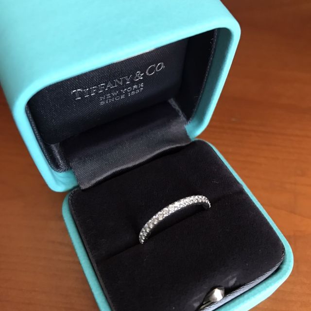 【ティファニー(Tiffany & Co.)の口コミ】 ティファニーは大きいダイヤが１つ着いたゴージャスなデザインの指輪が多…