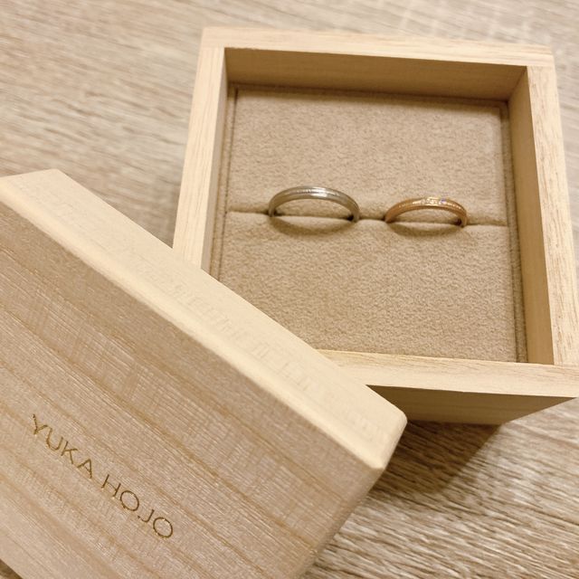 【YUKA HOJO(ユカホウジョウ)の口コミ】 いわゆる結婚指輪というようなデザインより、少し私達らしい個性のある指…