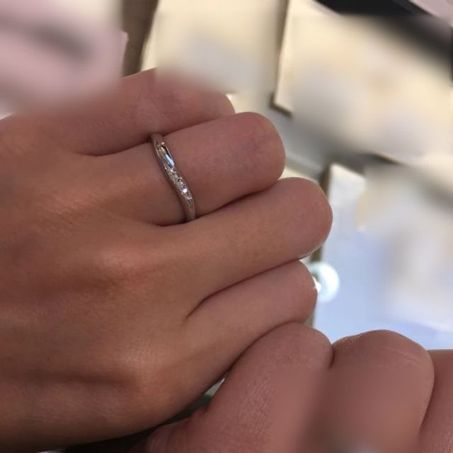 【CHARMY(チャーミー)の口コミ】 鋳造製法より頑丈で耐久性の高い鍛造製法のリングであり、シンプルで扱い…