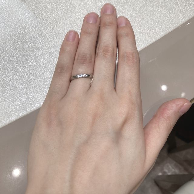 【MIKIMOTO(ミキモト)の口コミ】 ダイヤが3石入っていて、主張しすぎずキラキラしていて可愛かったです！
…