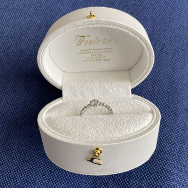 【Foulason(フレゾン)の口コミ】 一粒ダイヤの婚約指輪にも憧れはあったが、人とは被りすぎないデザインで…