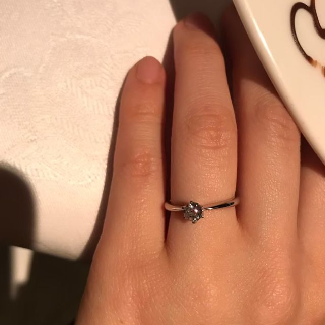 【アイプリモ(I-PRIMO)の口コミ】 デザインは、ひとつのダイヤモンドが綺麗に大きく輝いて見える形にしまし…