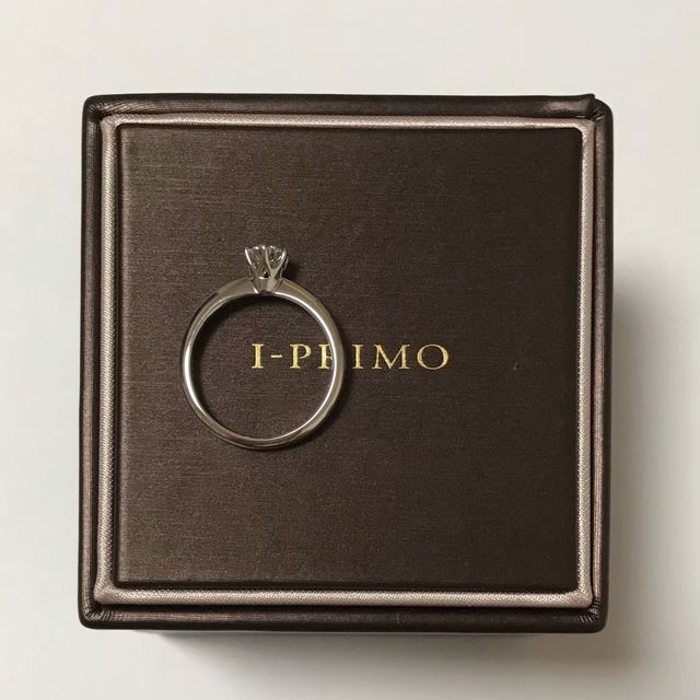 【アイプリモ(I-PRIMO)の口コミ】 デザインは、ひとつのダイヤモンドが綺麗に大きく輝いて見える形にしまし…
