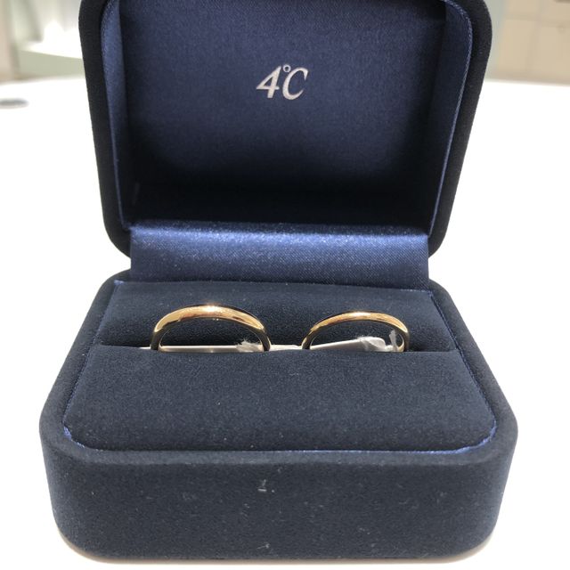 【4℃ BRIDAL(ヨンドシーブライダル)の口コミ】 石なしのシンプルなデザインの中で、丸みのあるデザインが可愛かったです…