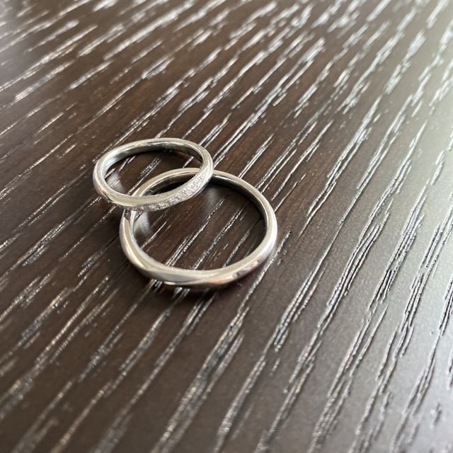 【銀座ダイヤモンドシライシの口コミ】 最初から細身の指輪を探していました。たくさんの指輪を試着させてもらい…
