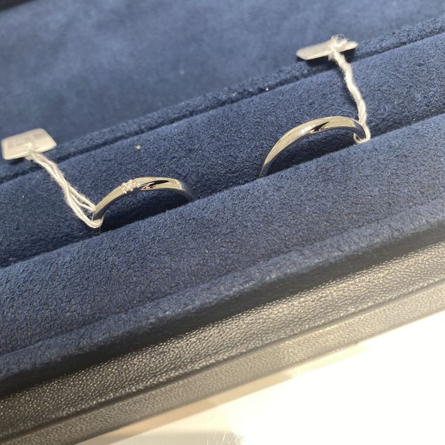 【4℃ BRIDAL(ヨンドシーブライダル)の口コミ】 シンプルなデザインで仕事中でも着用でき、形もデザインも可愛くて気に入…