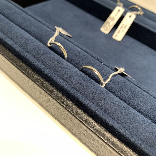 【4℃ BRIDAL(ヨンドシーブライダル)の口コミ】 シンプルで奧さんが気に入ったデザインでした。ウェーブがかかっているの…