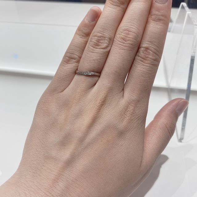 【HOSHI no SUNA 星の砂(ほしのすな)の口コミ】 星の砂のアリアを購入しました。デザインも斜めに見える形なので指も綺麗…