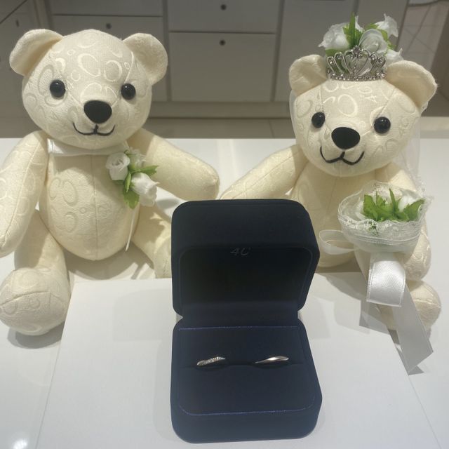 【4℃ BRIDAL(ヨンドシーブライダル)の口コミ】 ネットで調べていて、店舗に行く前からほぼほぼ決めていました。いざ、店…