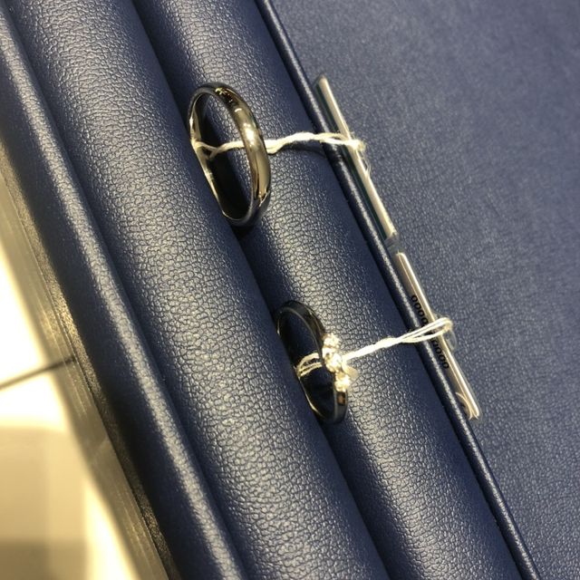 【銀座ダイヤモンドシライシの口コミ】 プラチナ（シルバーの色）でシンプルなものを探していました。
ストレート…