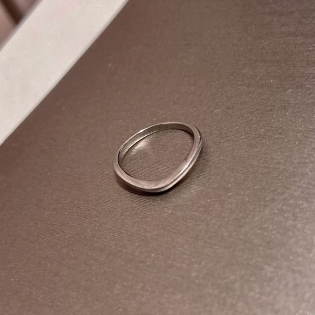 【ブルガリ(BVLGARI)の口コミ】 石無しのVラインが良くて探していたところ、こちらのリングを見つけました…