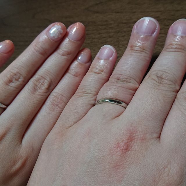 【4℃ BRIDAL(ヨンドシーブライダル)の口コミ】 婚約指輪とときと同様、指を綺麗に見せるようなデザインの指輪を探した。…