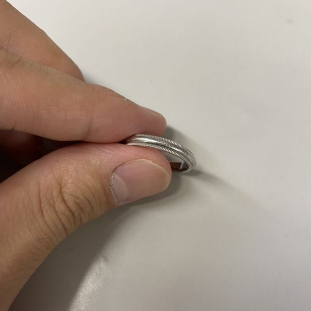 【ティファニー(Tiffany & Co.)の口コミ】 素材はプラチナで探していました。
何の変哲もない一番シンプルなもので考…