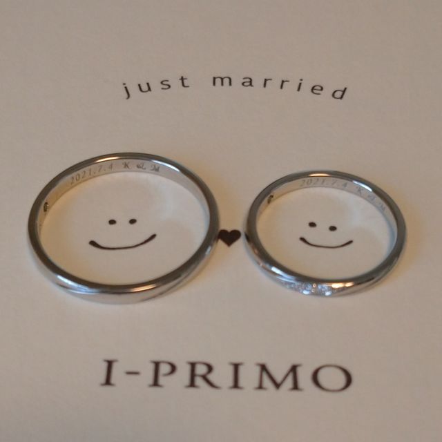 【アイプリモ(I-PRIMO)の口コミ】 華奢でシンプルなデザインを希望していました。
中央のダイヤと流れるよう…
