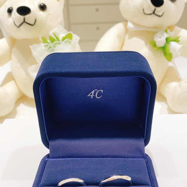 【4℃ BRIDAL(ヨンドシーブライダル)の口コミ】 シンプルなデザインだけど、可愛さもある指輪を探していました。決め手は…