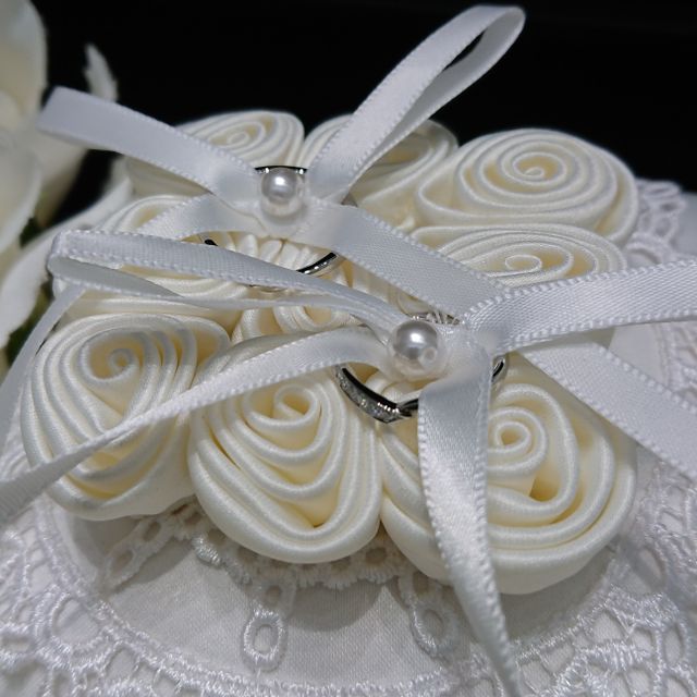 【4℃ BRIDAL(ヨンドシーブライダル)の口コミ】 シンプルなデザインが欲しくて、4℃の店舗でいろいろ相談させていただき、…