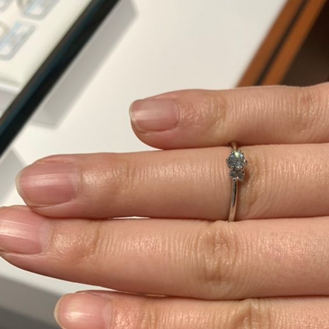 【銀座ダイヤモンドシライシの口コミ】 シンプルなデザインを探していたのでこの指輪にしました。また、この指輪…
