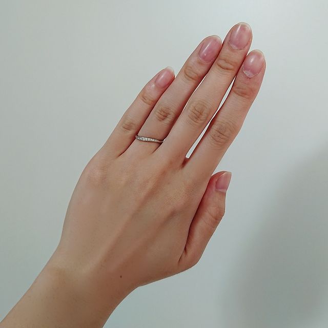 【et.lu(エトル)の口コミ】 細めのシンプルなデザインのものをいくつか試着した中で、1番自分の手にフ…