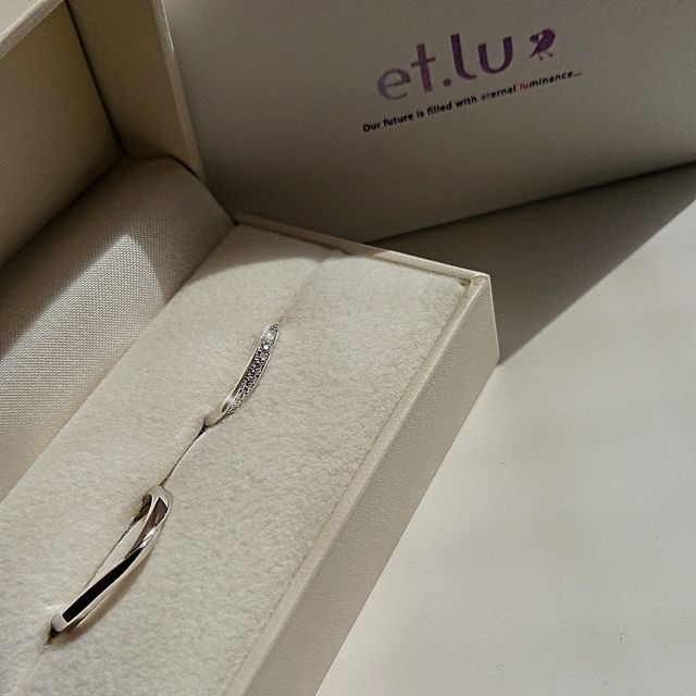 【et.lu(エトル)の口コミ】 細めのシンプルなデザインのものをいくつか試着した中で、1番自分の手にフ…